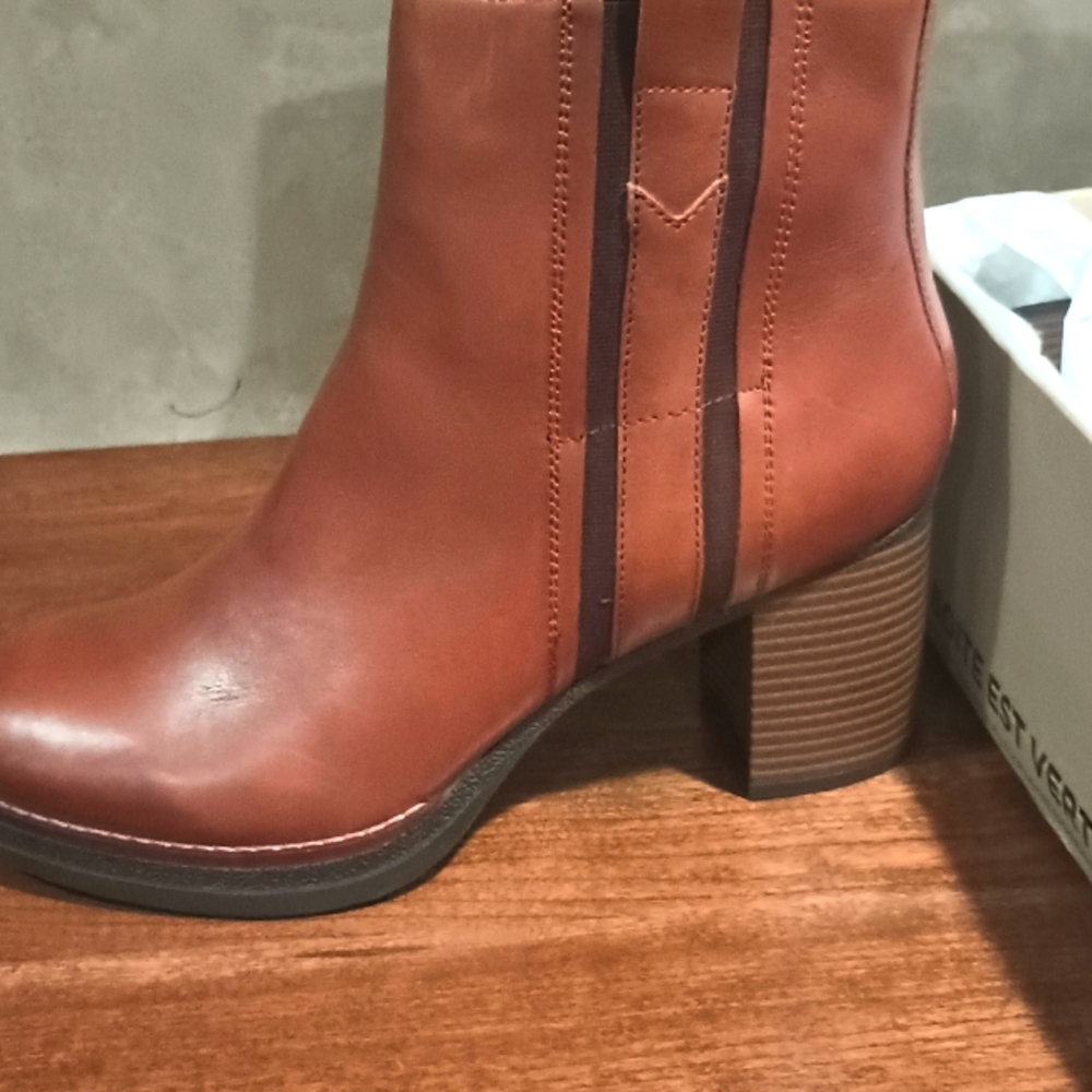 Clarks ankle boots brown size 11